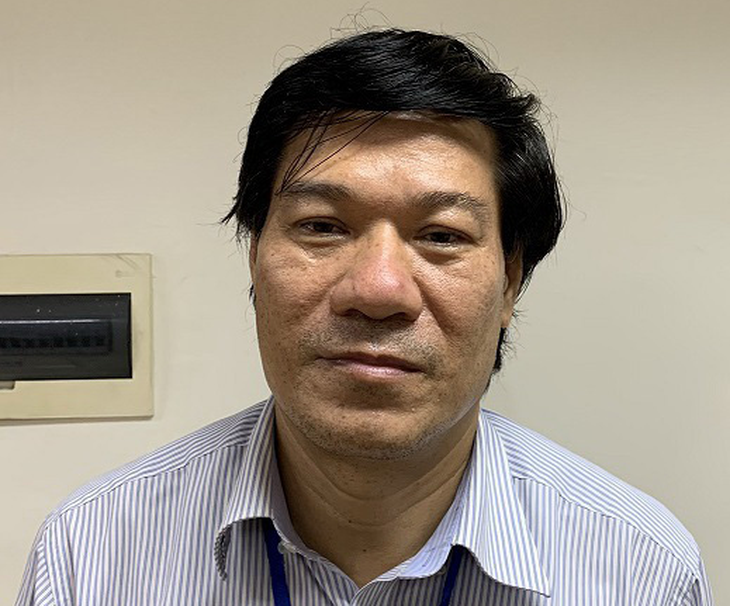 Cựu giám đốc CDC Hà Nội chủ mưu vụ nâng giá máy xét nghiệm COVID-19 - Ảnh 1.