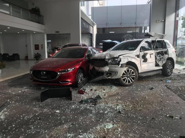 Khởi tố người phụ nữ lái ôtô lao vào showroom khiến 1 người chết - Ảnh 1.
