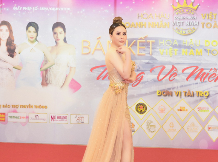 Hoa hậu Hoàng Thị Thảo Nguyên ngồi ghế nóng bán kết cuộc thi sắc đẹp - Ảnh 1.