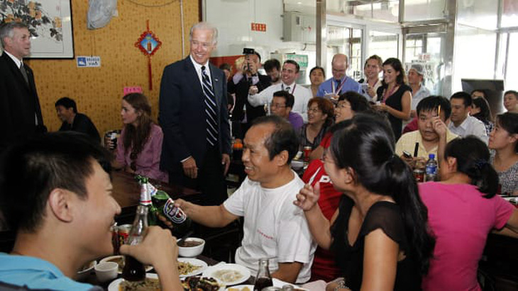 Quán mì ông Biden từng ăn ở Bắc Kinh 9 năm trước nay nổi như cồn, thêm món ăn Biden - Ảnh 1.