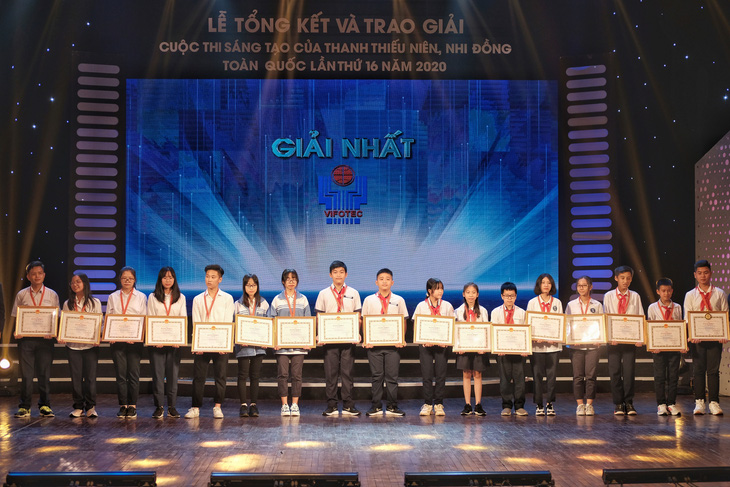 2 học sinh Bát Xát, Lào Cai nhận giải đặc biệt cuộc thi sáng tạo thanh thiếu nhi - Ảnh 2.