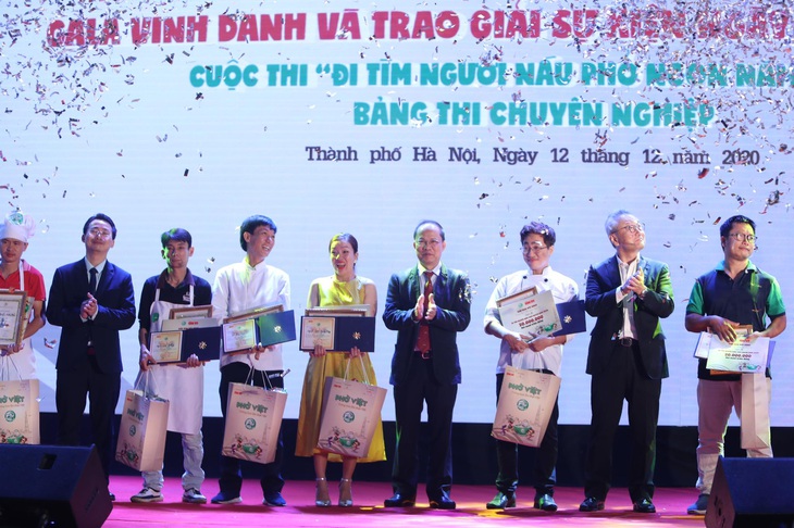 Vinh danh 10 Hoa Hồi Vàng - người nấu phở ngon năm 2020 - Ảnh 1.
