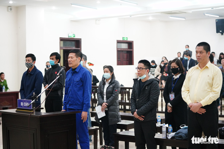 Cựu giám đốc CDC Hà Nội lãnh 10 năm tù vì nâng khống giá máy xét nghiệm - Ảnh 3.