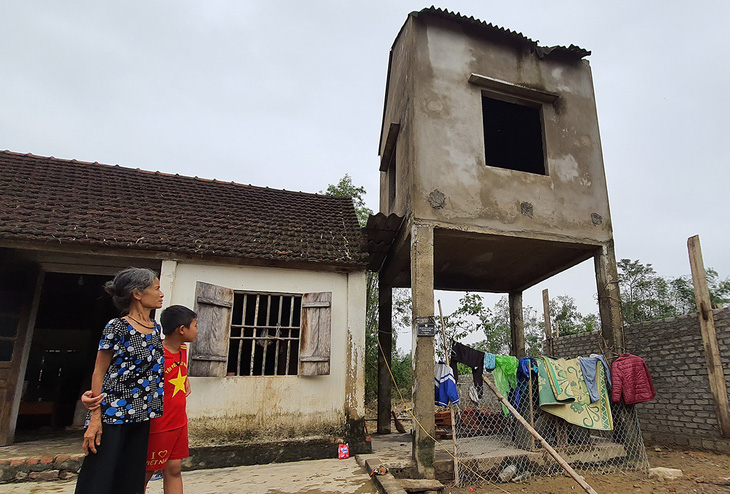 Tăng hỗ trợ cho người nghèo xây nhà chống lũ - Ảnh 1.