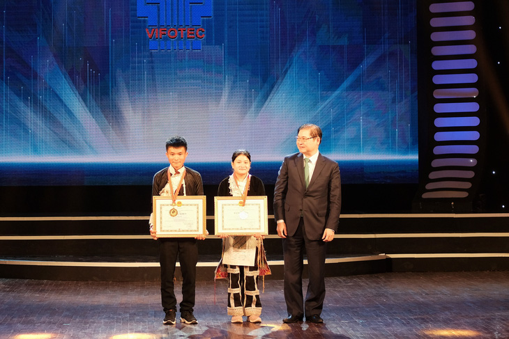 2 học sinh Bát Xát, Lào Cai nhận giải đặc biệt cuộc thi sáng tạo thanh thiếu nhi - Ảnh 1.
