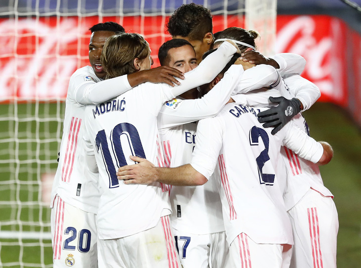 Đánh bại kình địch Atletico Madrid, Real Madrid làm sống lại cuộc đua vô địch - Ảnh 1.