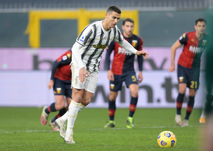Ronaldo lập cú đúp trong ngày kỉ niệm trận đấu 100 cho Juventus - Ảnh 2.