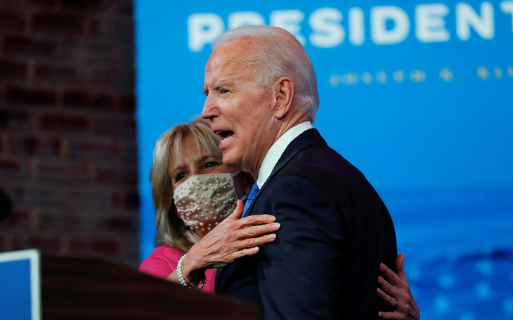 Thắng phiếu cử tri đoàn, ông Biden chỉ trích ông Trump 