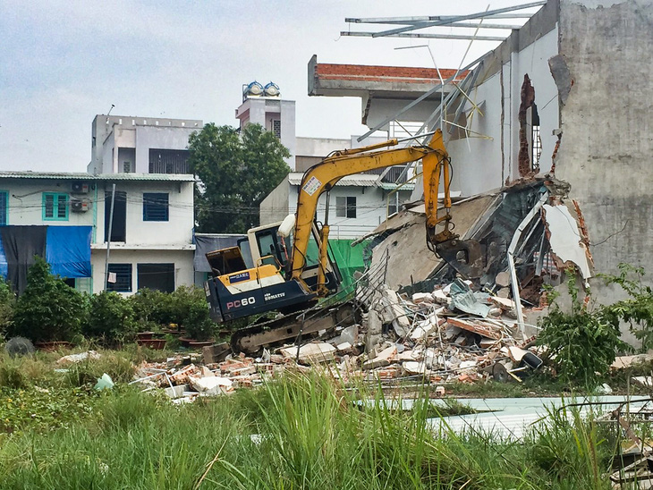 TP.HCM: Tháo dỡ 38 căn nhà xây dựng trái phép ở phường Hiệp Bình Chánh - Ảnh 5.