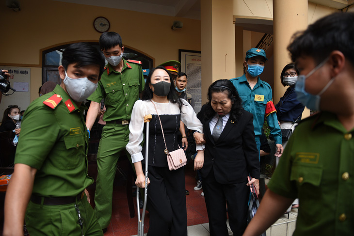 Phạt tài xế xe Mercedes tông nữ tiếp viên Vietnam Airlines 7 năm 6 tháng tù - Ảnh 2.