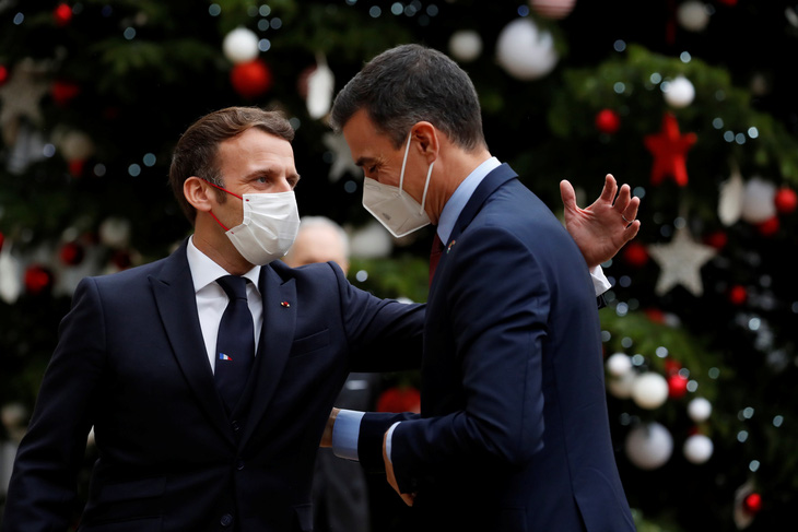 Nhiều lãnh đạo châu Âu tự cách ly do đã tiếp xúc Tổng thống Pháp - Ảnh 1.