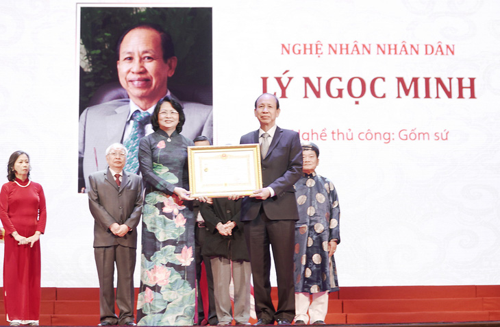 TGĐ Công ty gốm sứ Minh Long nhận danh hiệu Nghệ nhân nhân dân - Ảnh 1.