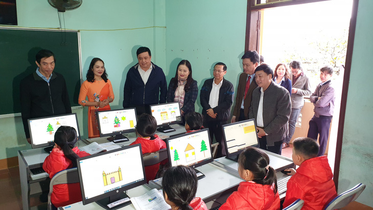 Tặng 100 máy tính cho học sinh vùng lũ Quảng Trị - Ảnh 1.