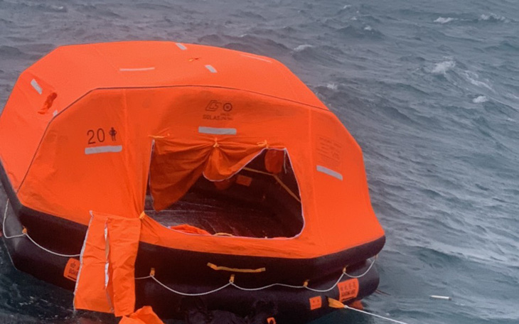 Tàu Xin Hong đã chìm hẳn dưới biển Phú Quý, tìm thấy một thi thể thuyền viên