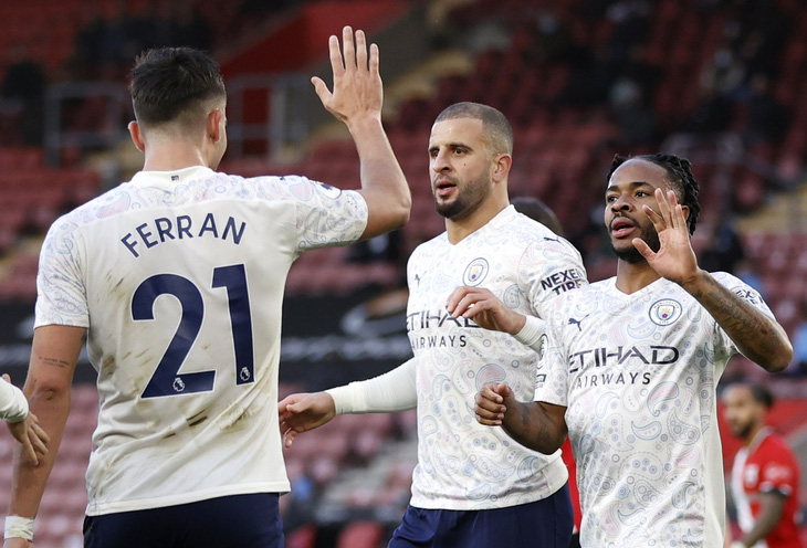 Sterling tỏa sáng, Man City tìm lại niềm vui chiến thắng trước Southampton - Ảnh 2.