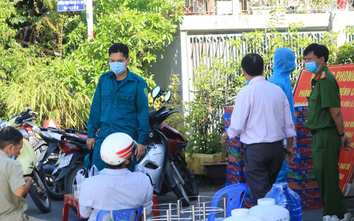 Lén lên tàu biển thăm người thân, một người ở TP.HCM bị cách ly 14 ngày