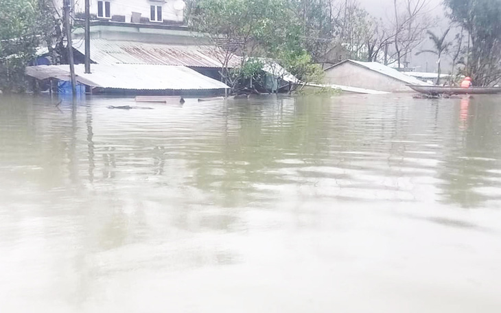 Quảng Nam: Mưa lớn, thủy điện xả nước, nhiều nơi chìm trong nước lũ