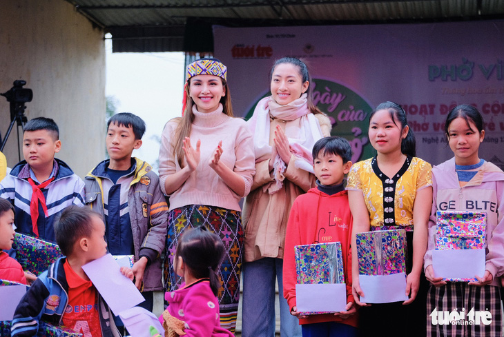 Hoa hậu Lương Thùy Linh, Diễm Hương cùng 2.000 tô phở cho em nhỏ miền núi - Ảnh 2.