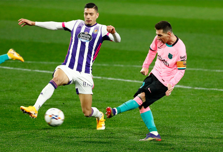 Ghi bàn giúp Barca thắng dễ, Messi chính thức vượt mặt Pele - Ảnh 3.