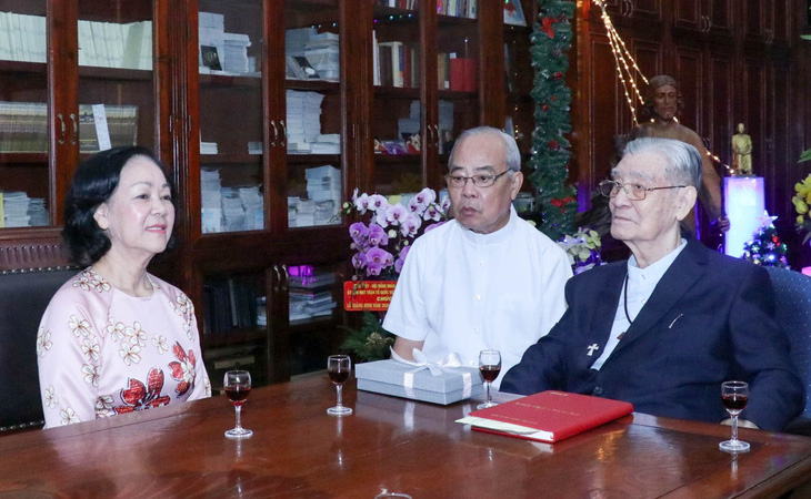 Bà Trương Thị Mai thăm, chúc Giáng sinh Tòa Tổng giám mục TP.HCM - Ảnh 2.