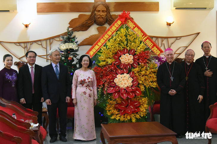 Trưởng Ban Dân vận trung ương thăm, chúc mừng Giáng sinh Tòa giám mục Xuân Lộc - Ảnh 1.