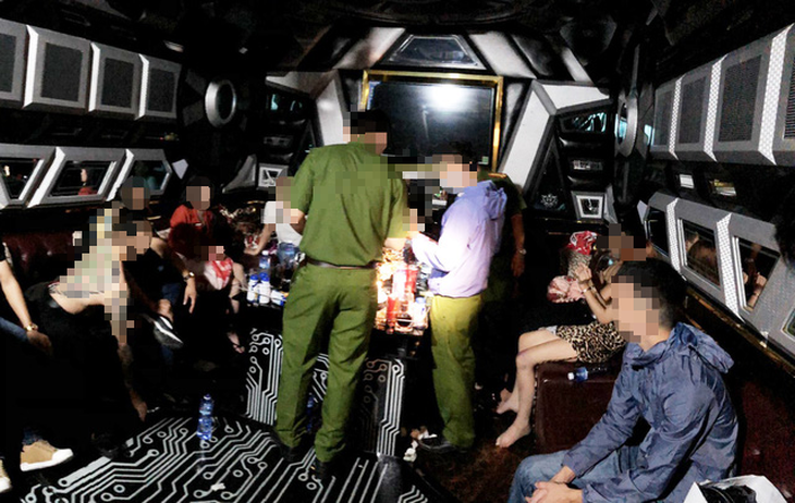 Lại phát hiện hàng chục người phê ma túy tại karaoke Victory ở Bình Tân - Ảnh 1.