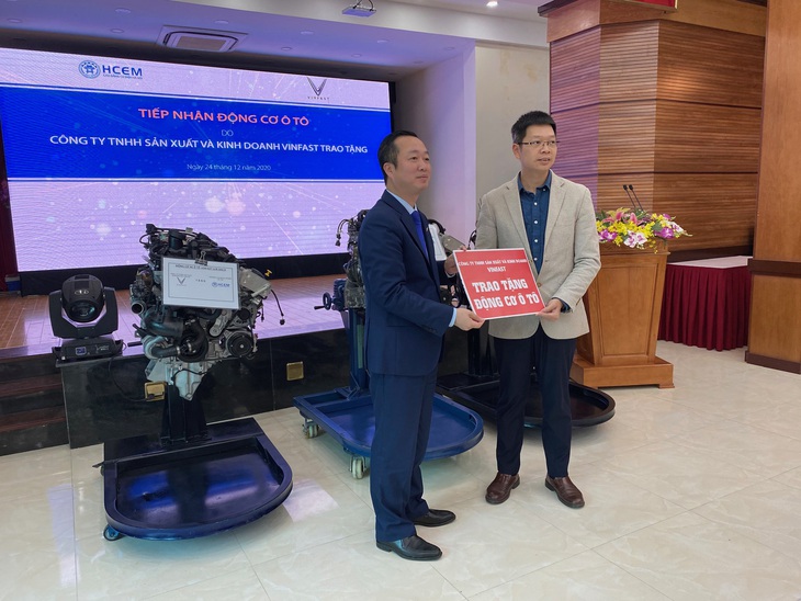 Trường cao đẳng Cơ điện Hà Nội tiếp nhận 3 động cơ ôtô của Vinfast - Ảnh 1.