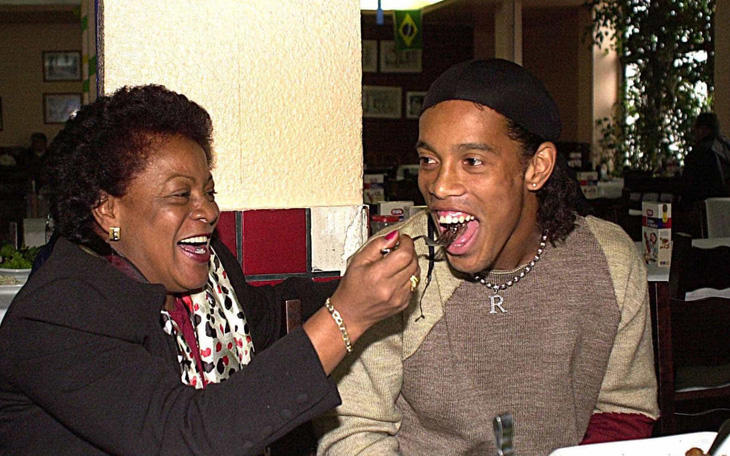 Điểm tin thể thao tối 24-12: Mẹ Ronaldinho mắc COVID-19, Man United giữ chân Lingard