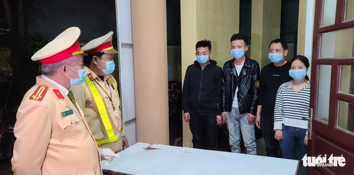 Thưởng nóng CSGT phát hiện 2 vụ người Trung Quốc nhập cảnh trái phép - Ảnh 2.