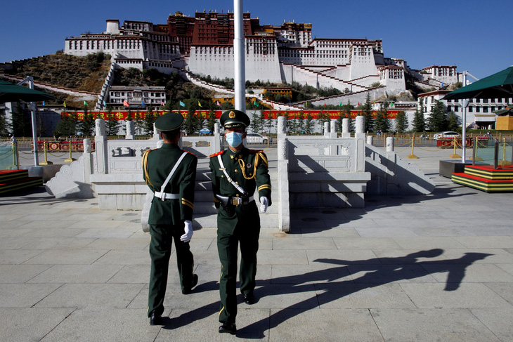 Ông Trump ký luật trừng phạt Bắc Kinh nếu tự chọn người kế vị Dalai Lama - Ảnh 1.