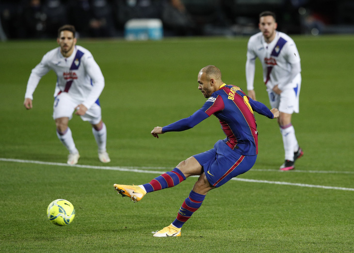 Vắng Messi, Barcelona hòa thất vọng trước Eibar - Ảnh 1.