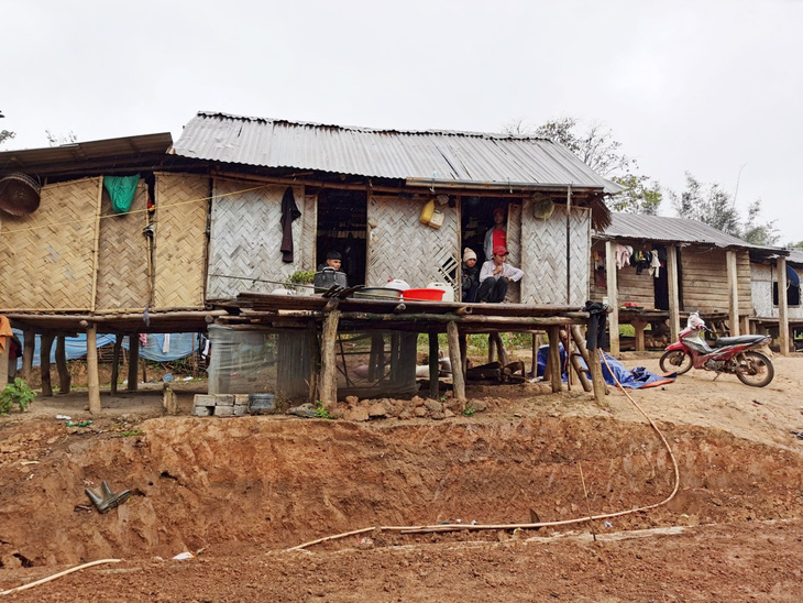 Coteccons khởi công xây dựng và sửa chữa nhà cho người dân sau bão lũ - Ảnh 1.