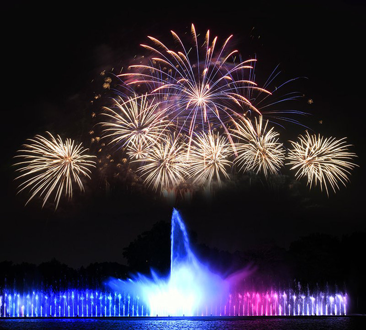 Công viên văn hóa Đầm Sen ra mắt nhạc nước chào năm mới - Ảnh 1.