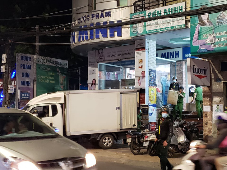 Kiểm tra hệ thống nhà thuốc lớn nhất Đồng Nai, huy động cả cảnh sát cơ động - Ảnh 7.