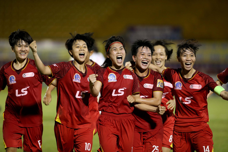 Thầy trò HLV Đoàn Thị Kim Chi chạm 1 tay vào Cúp vô địch bóng đá nữ quốc gia - Ảnh 3.