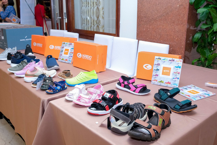 Đẩy mạnh liên kết doanh nghiệp dệt may da giày tận dụng hiệu quả các FTA - Ảnh 2.