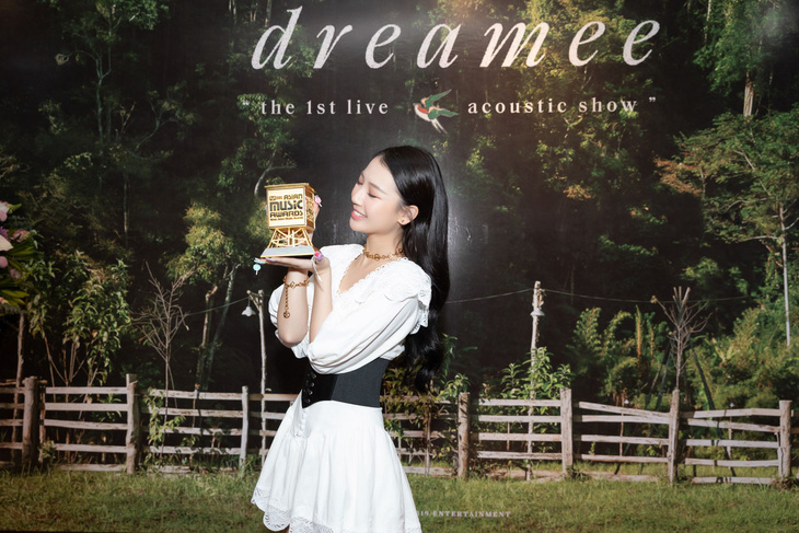 Amee - nghệ sĩ mới xuất sắc tại Việt Nam vừa thắng giải MAMA nói gì về hát live? - Ảnh 1.