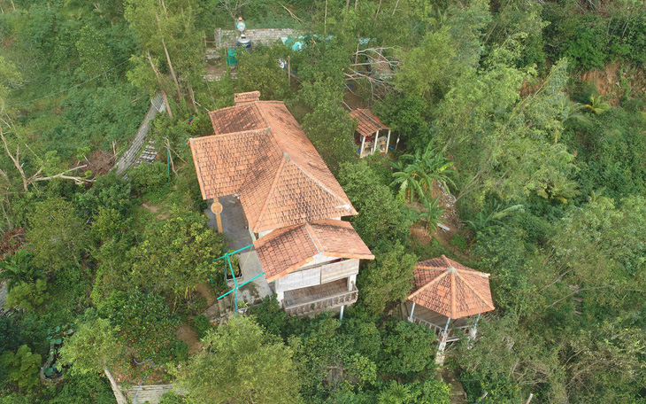 Khu nhà hoành tráng xây không phép trên đất rừng: Bình Định 