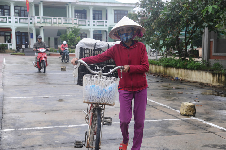 Trao sinh kế giúp người dân Quảng Nam vượt qua khó khăn sau bão lũ - Ảnh 2.