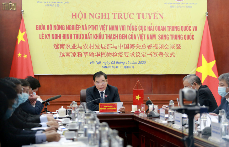 Việt Nam - Trung Quốc thiết lập đường dây nóng giải quyết ùn tắc nông sản - Ảnh 1.