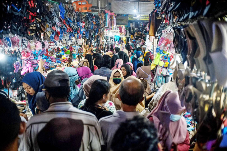 Indonesia: Tiểu thương bán ở chợ dễ mắc COVID-19 - Ảnh 1.