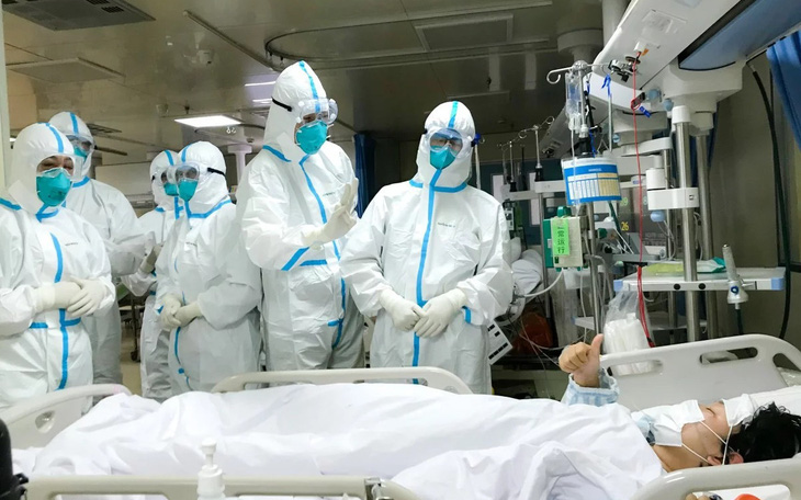 Bác sĩ ở Vũ Hán bị người nhà bệnh nhân nhiễm corona tấn công