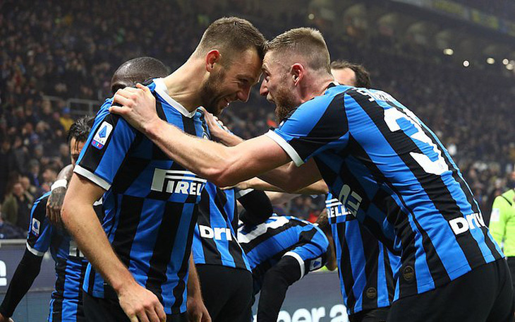 Inter thắng ngược AC Milan sau khi bị dẫn trước 2 bàn