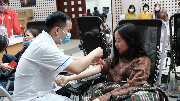 Công đoàn Việt Nam kêu gọi người lao động hiến máu cứu người - Ảnh 2.