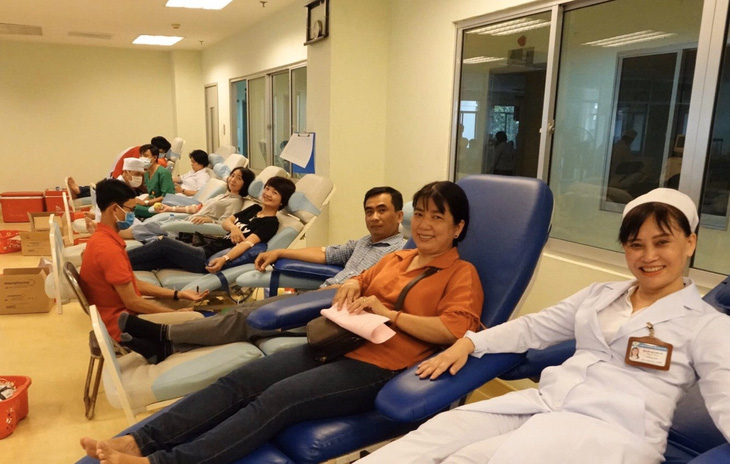 Hàng trăm người ở Cần Thơ hiến máu giữa mùa dịch corona - Ảnh 2.