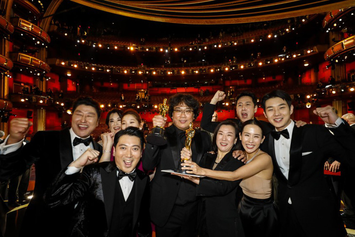 Thắng lớn ở Oscar, phim Parasite được chiếu lần 2 tại Việt Nam - Ảnh 1.