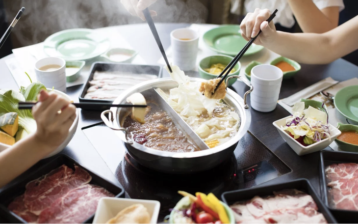 9 người cùng gia đình ở Hong Kong nhiễm nCoV sau tiệc lẩu, thịt nướng