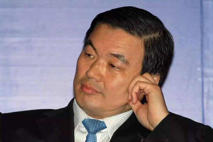 Trung Quốc bắt cựu chủ tịch ngân hàng bị nghi nhận hối lộ - Ảnh 1.