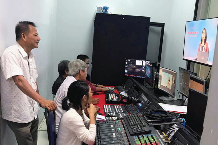 Đồng Nai bắt đầu ôn tập kiến thức cho học sinh qua truyền hình - Ảnh 1.