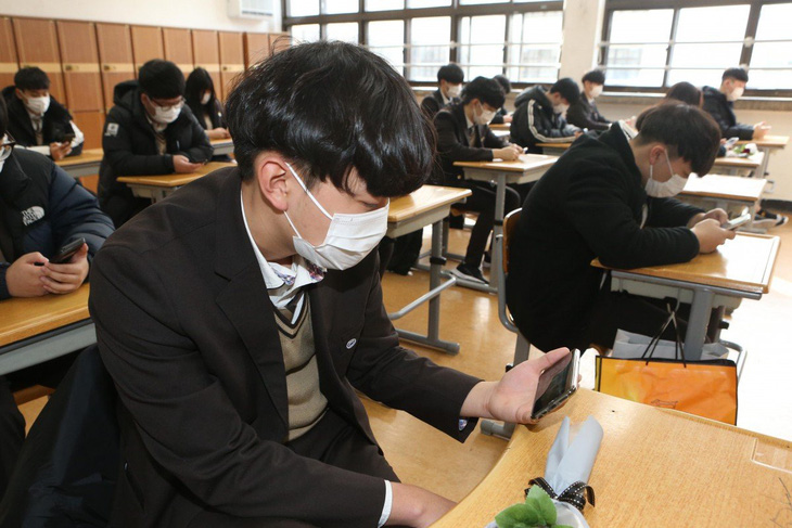 Hàn Quốc yêu cầu du học sinh Trung Quốc nghỉ hết học kỳ - Ảnh 1.